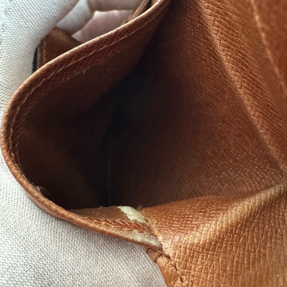 Louis Vuitton
Vintage 1996 Elise Wallet - Picture 12 of 15